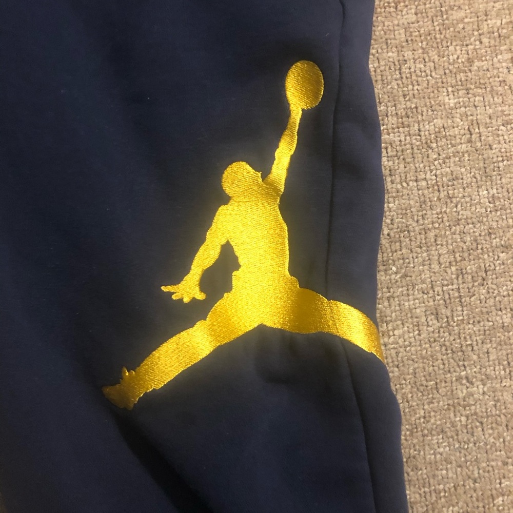 Jordan joggers large